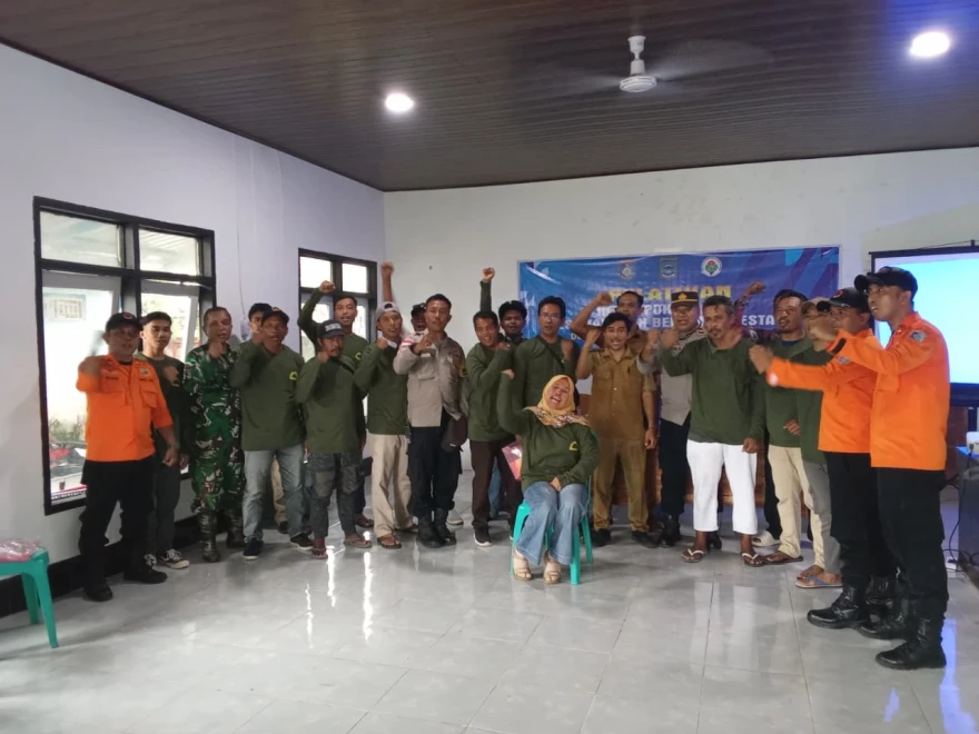 Relawan Desa Tangguh Bencana (Destana) Desa Sekotong Barat diberikan Pelatihan